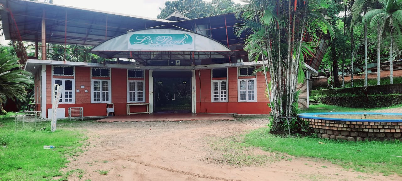 PeedsPark club house front view